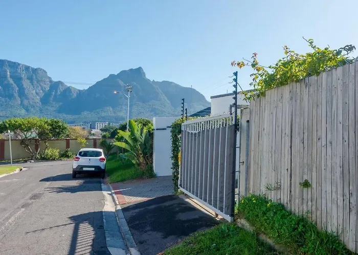 Centrally Located Modern 2-Bedroom Home & Parking