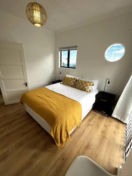 Holiday home Centrally Located Modern 2-bedroom & Parking