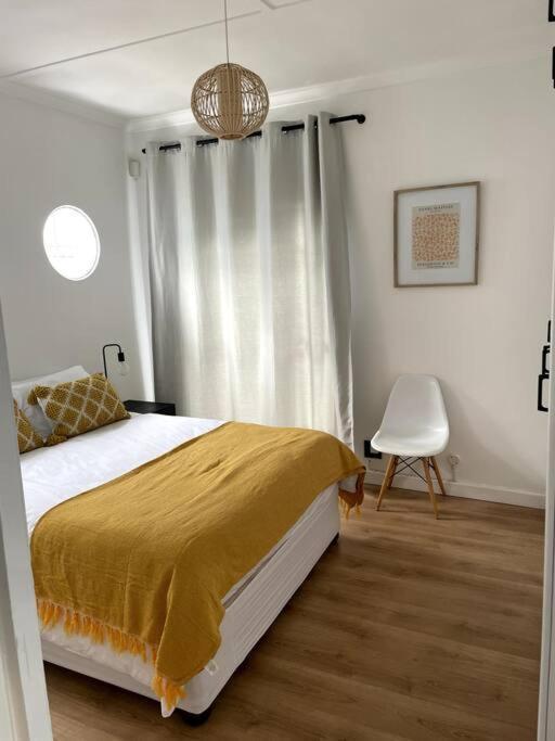 Centrally Located Modern 2-bedroom & Parking Holiday home Cape Town
