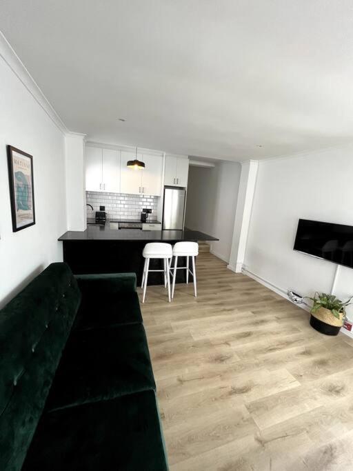 Centrally Located Modern 2-bedroom & Parking
